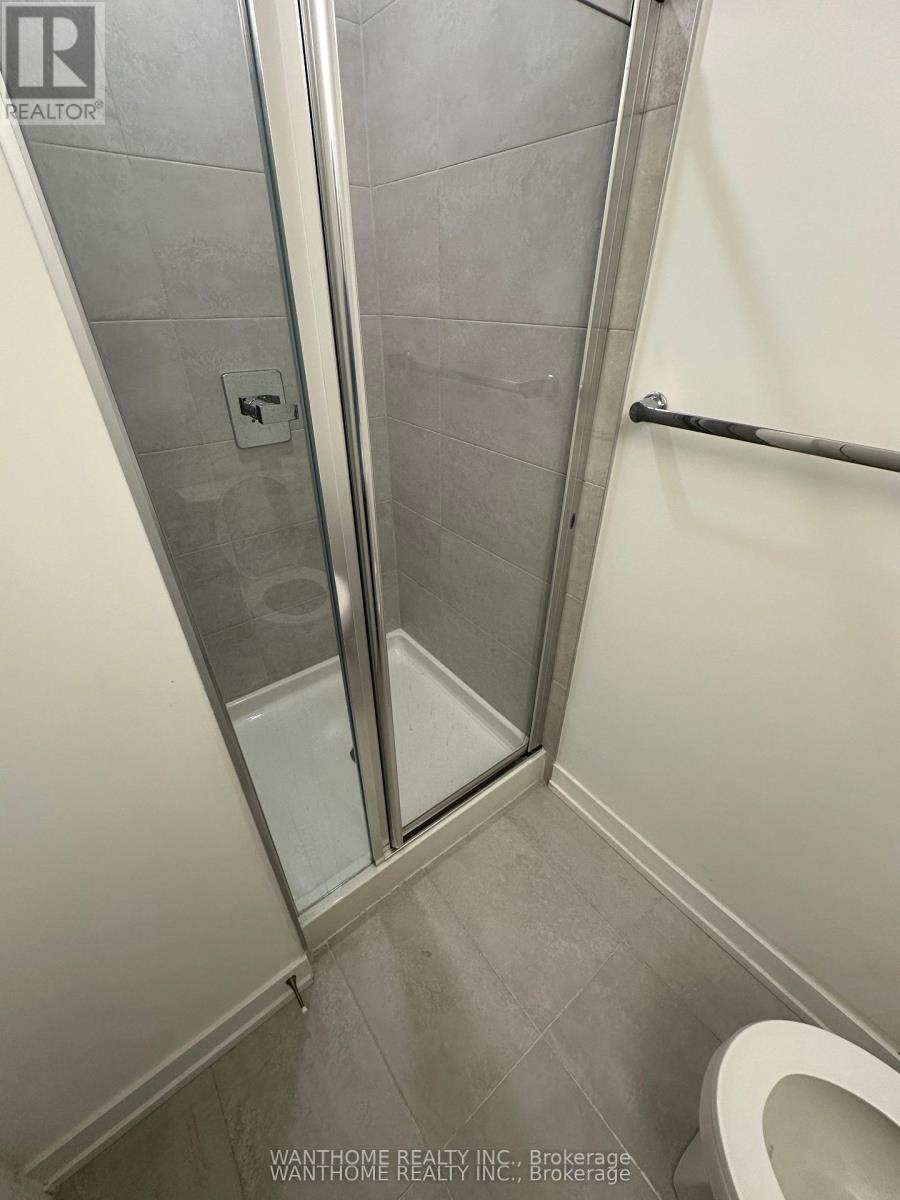 15 - 861 Sheppard Avenue W, Toronto, ON - Indoor Photo Showing Bathroom