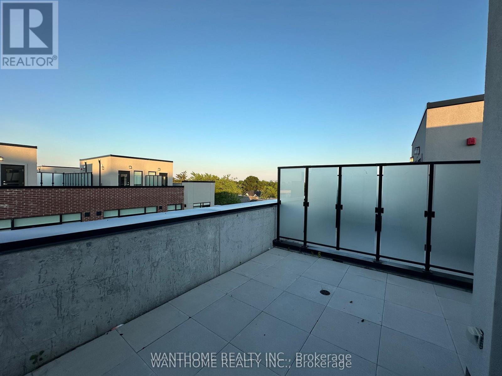 15 - 861 Sheppard Avenue W, Toronto, ON - Outdoor