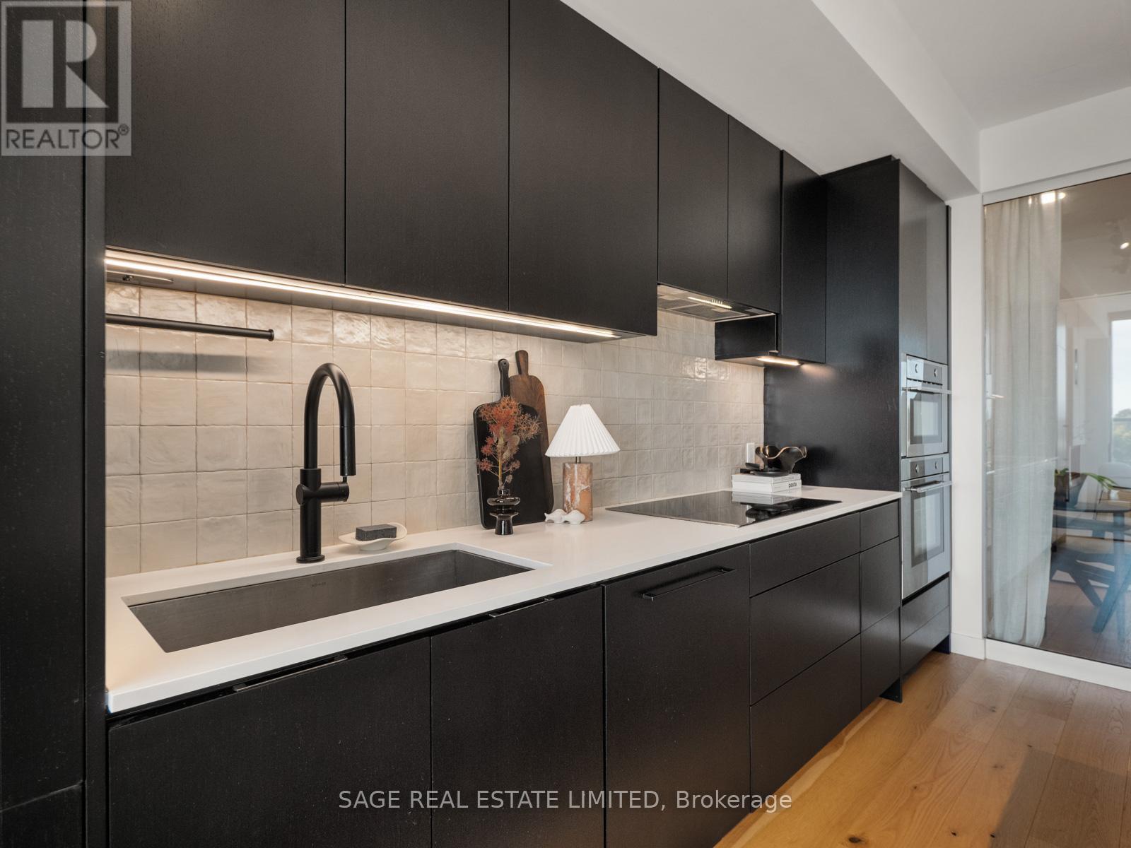 Built in Appliances - Ph 621 - 899 College Street W, Toronto, ON - Indoor Photo Showing Kitchen With Upgraded Kitchen