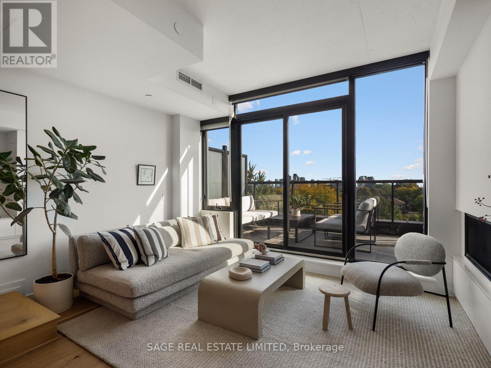 Drenched in light - Ph 621 - 899 College Street W, Toronto, ON - Indoor Photo Showing Living Room