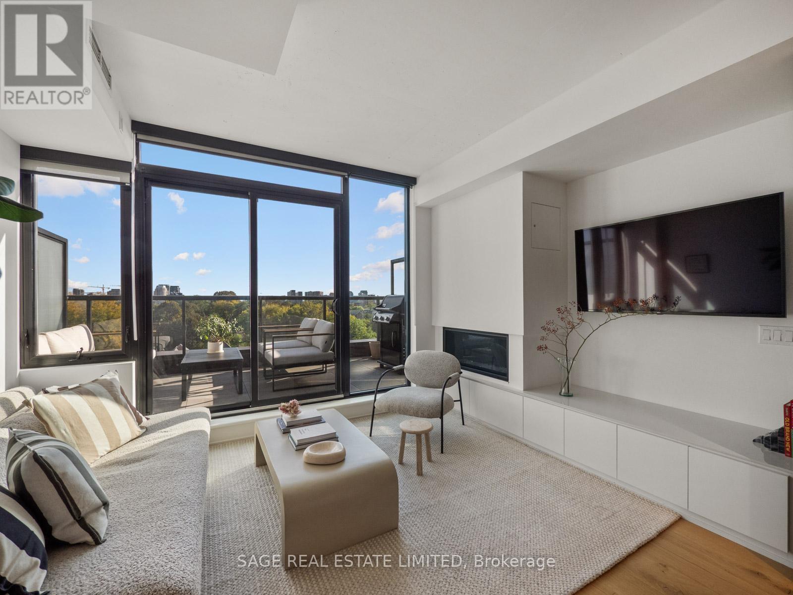 Open Concept Living - Ph 621 - 899 College Street W, Toronto, ON - Indoor Photo Showing Living Room