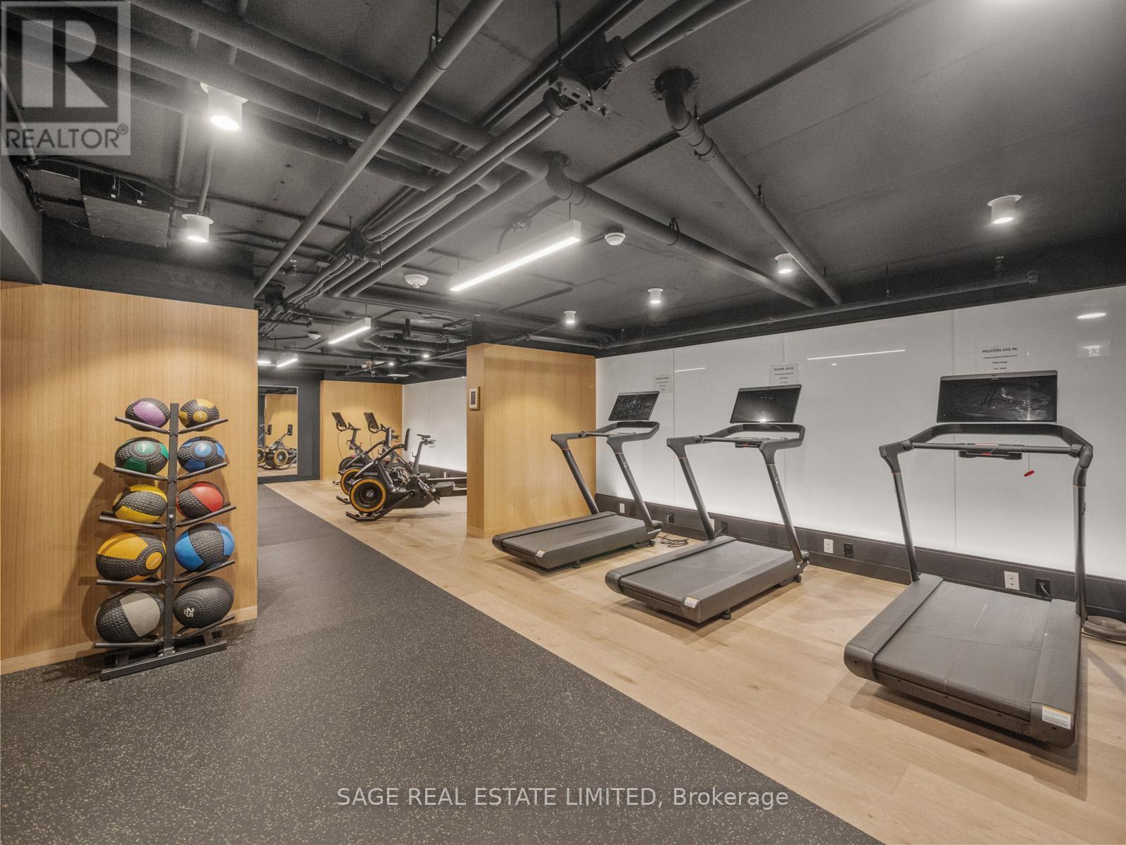 Gym - Ph 621 - 899 College Street W, Toronto, ON - Indoor Photo Showing Gym Room