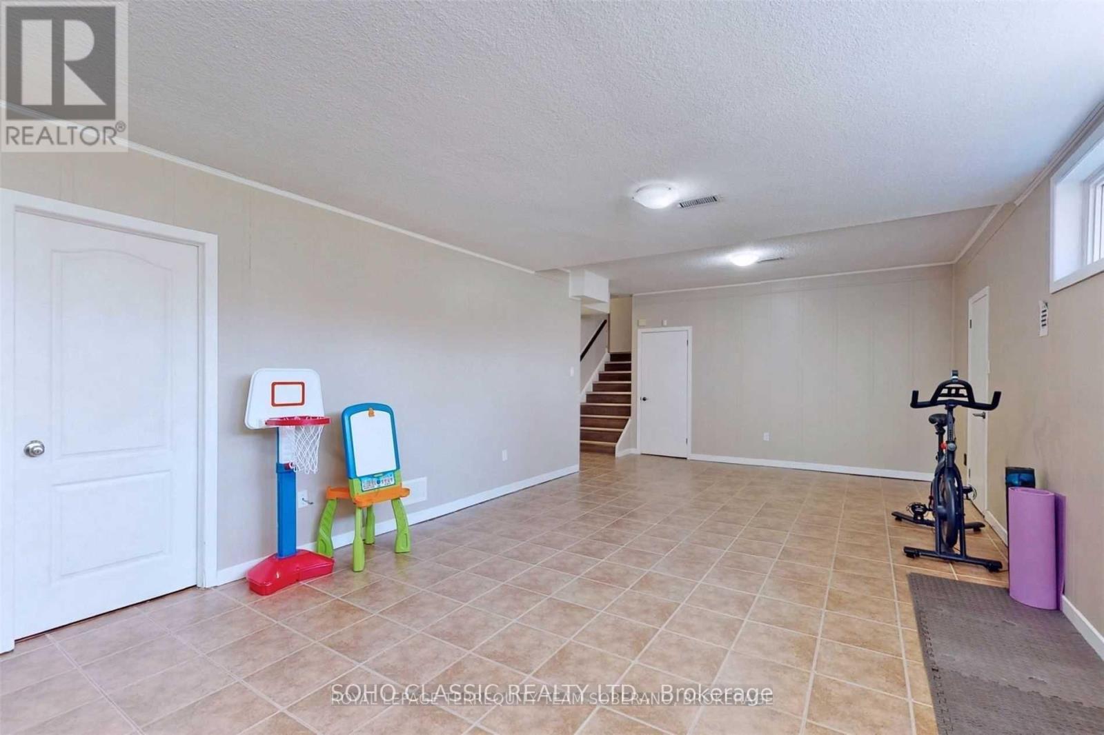 Bsmt - 29 Bayhampton Court, Toronto, ON - Indoor Photo Showing Gym Room
