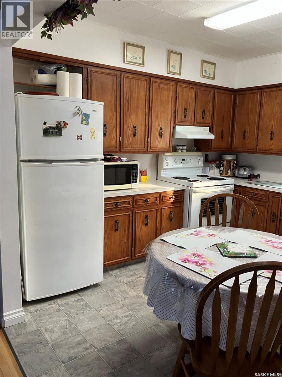 113 4Th Avenue Sw, Ituna, SK - Indoor Photo Showing Kitchen