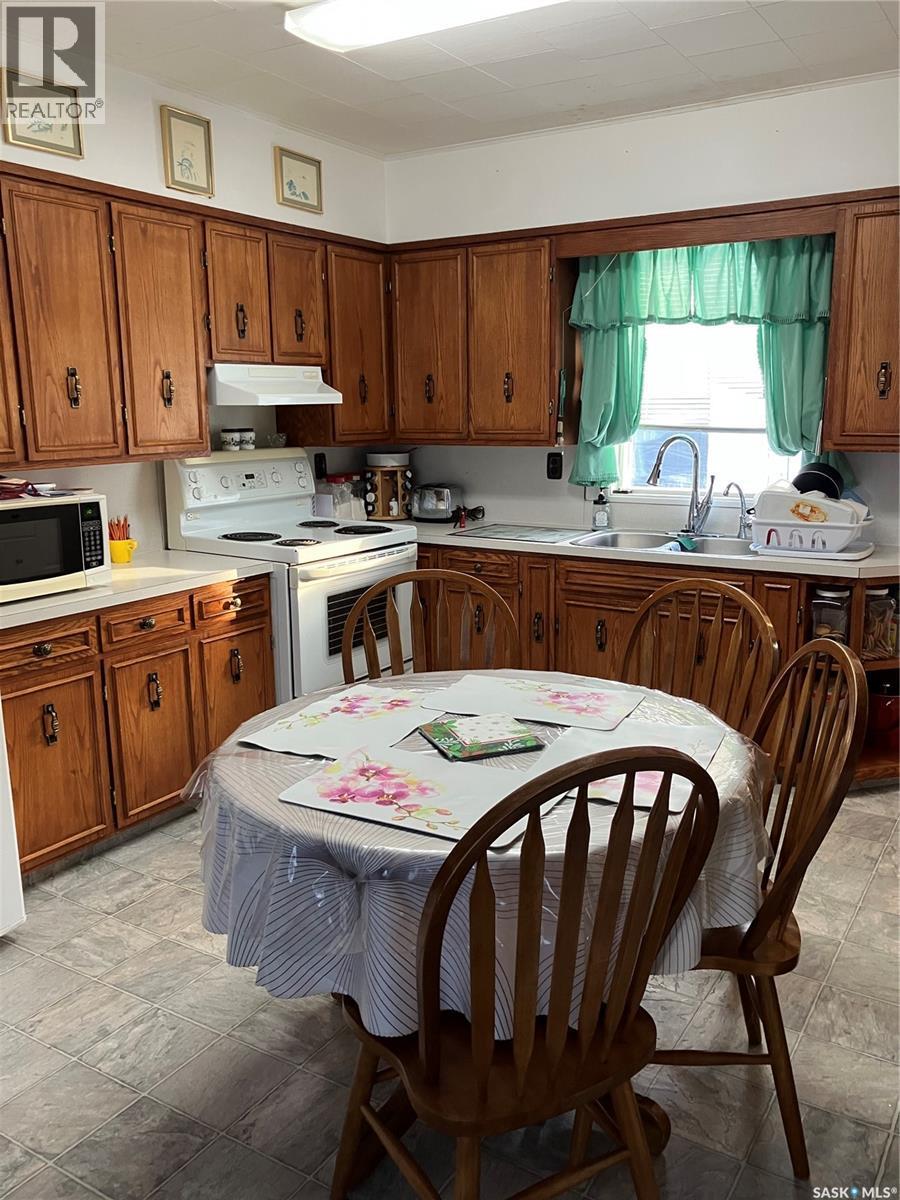 113 4Th Avenue Sw, Ituna, SK - Indoor