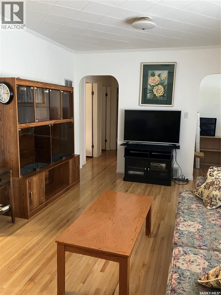 113 4Th Avenue Sw, Ituna, SK - Indoor Photo Showing Living Room