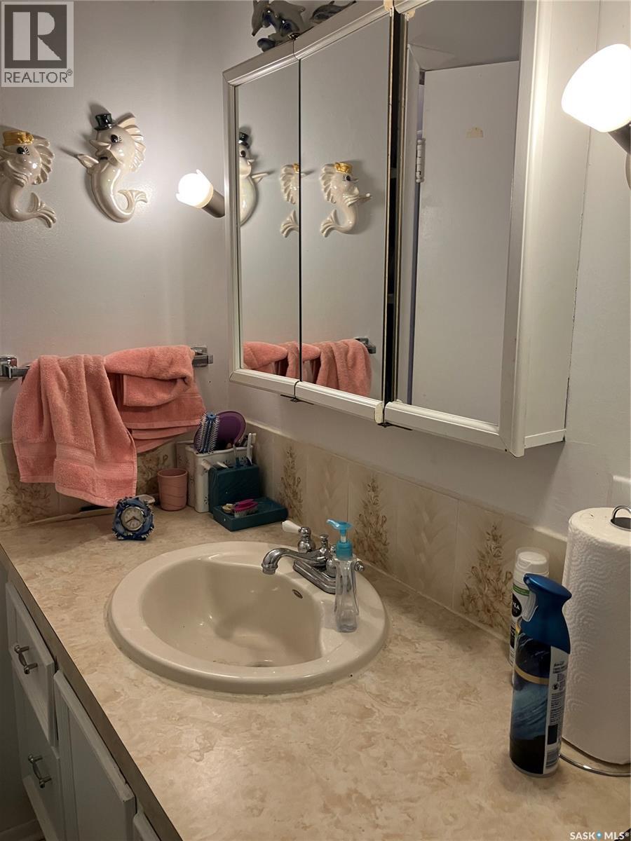 113 4Th Avenue Sw, Ituna, SK - Indoor Photo Showing Bathroom