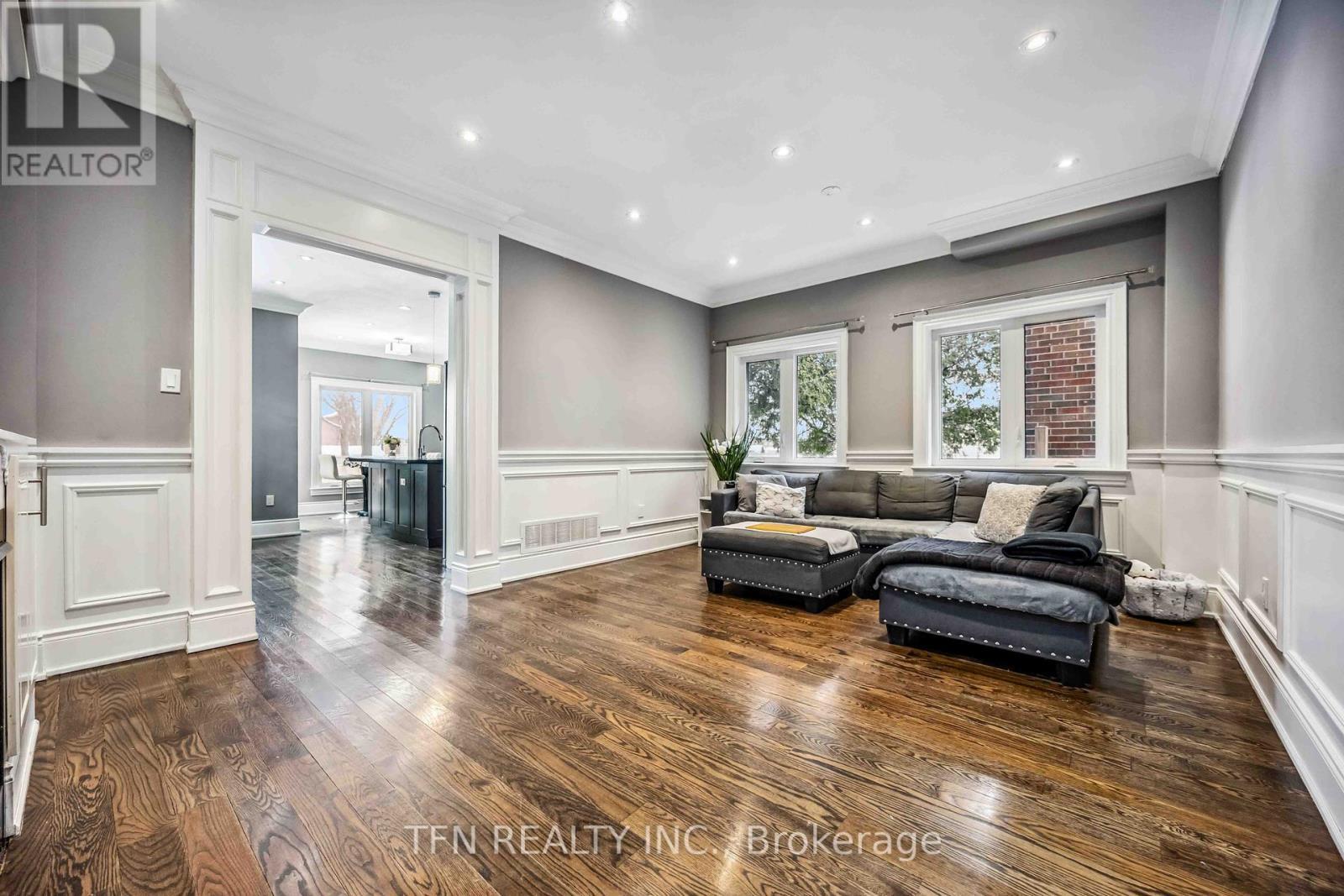 282B Aylesworth Avenue, Toronto, ON - Indoor Photo Showing Living Room