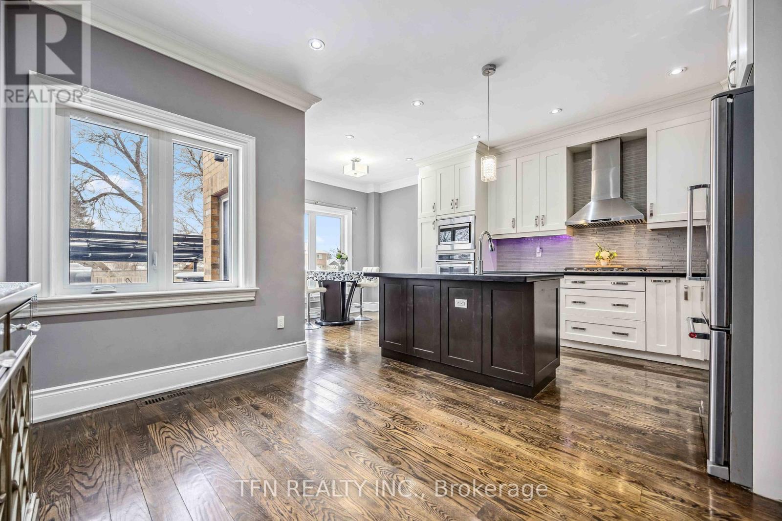 282B Aylesworth Avenue, Toronto, ON - Indoor Photo Showing Kitchen With Upgraded Kitchen