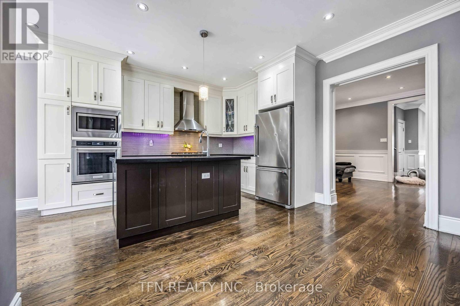 282B Aylesworth Avenue, Toronto, ON - Indoor Photo Showing Kitchen With Upgraded Kitchen
