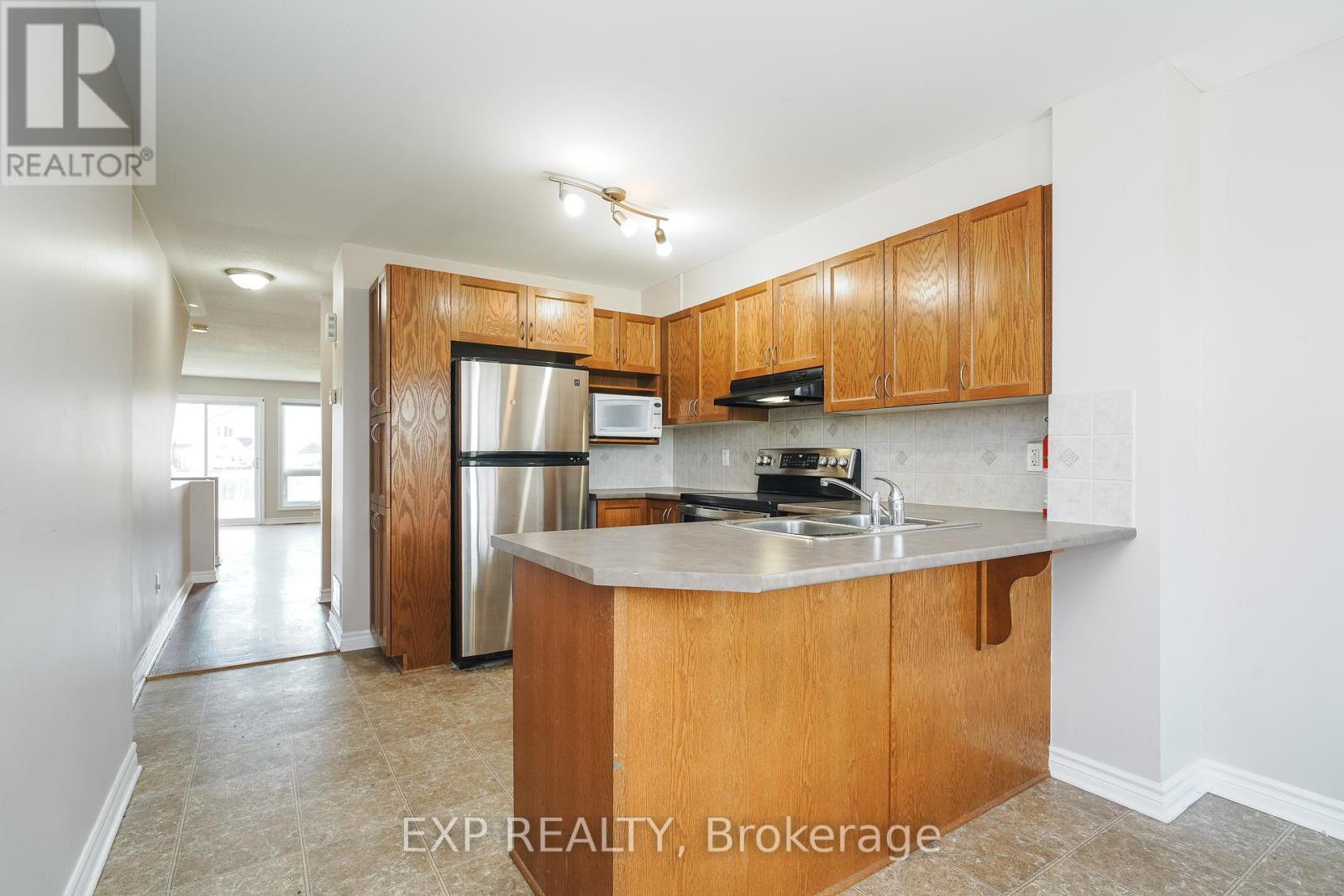 620 Lakeridge Drive, Ottawa, ON - Indoor Photo Showing Kitchen With Double Sink