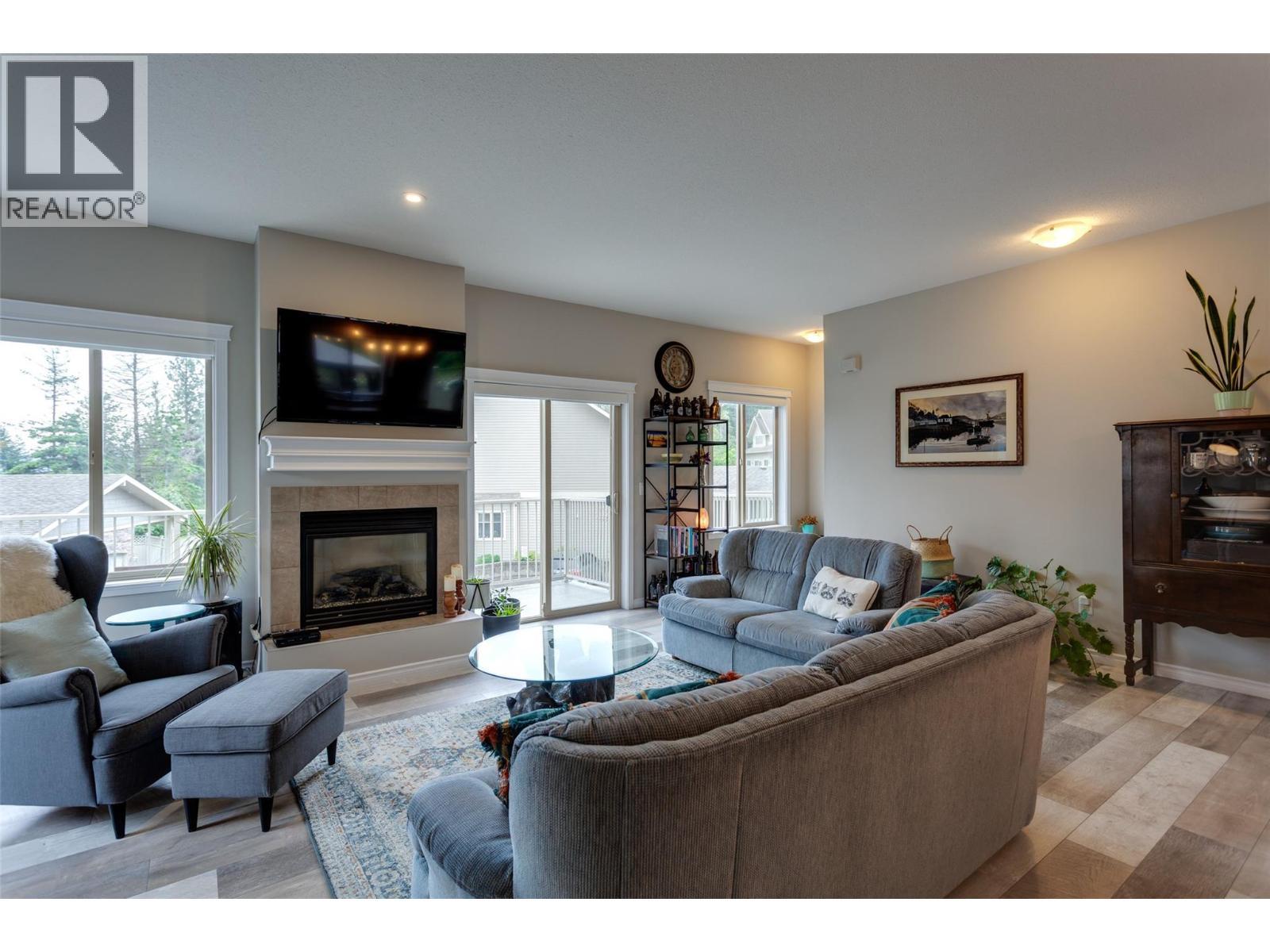 1798 Olympus Way Unit# 15, West Kelowna, BC - Indoor Photo Showing Living Room With Fireplace