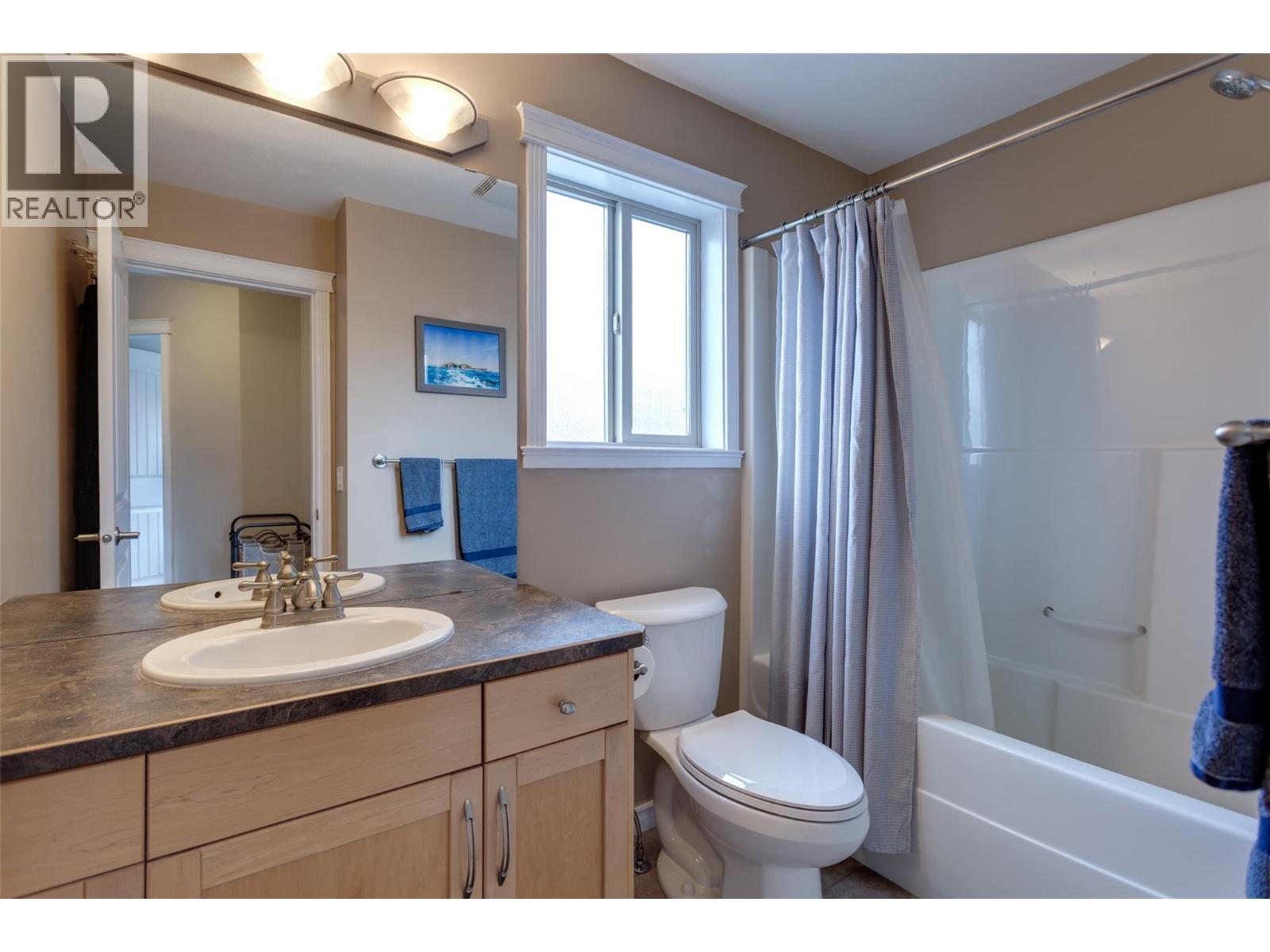 1798 Olympus Way Unit# 15, West Kelowna, BC - Indoor Photo Showing Bathroom