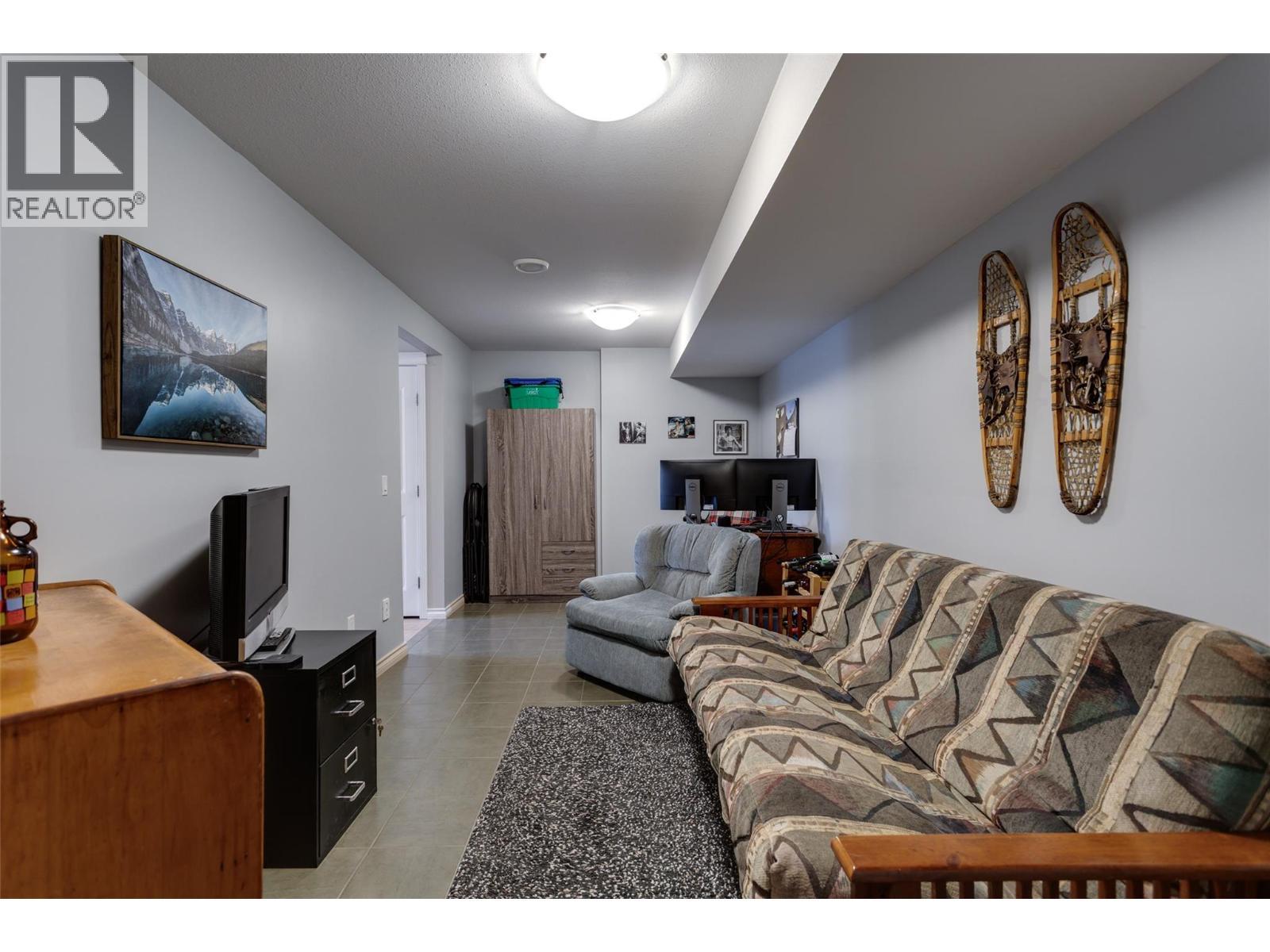 1798 Olympus Way Unit# 15, West Kelowna, BC - Indoor Photo Showing Living Room