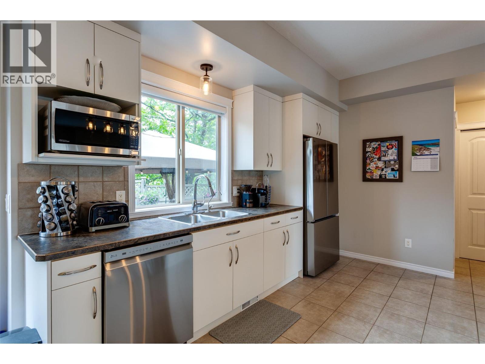 1798 Olympus Way Unit# 15, West Kelowna, BC - Indoor Photo Showing Kitchen With Double Sink