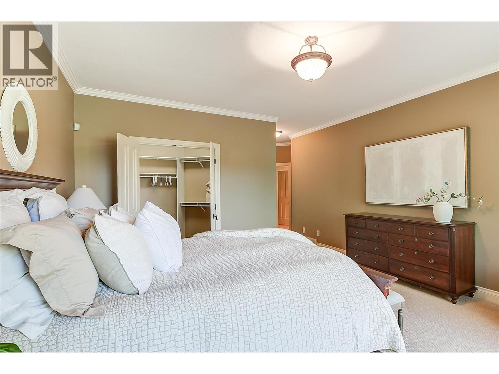 3875 Gallaghers Parkway, Kelowna, BC - Indoor Photo Showing Bedroom
