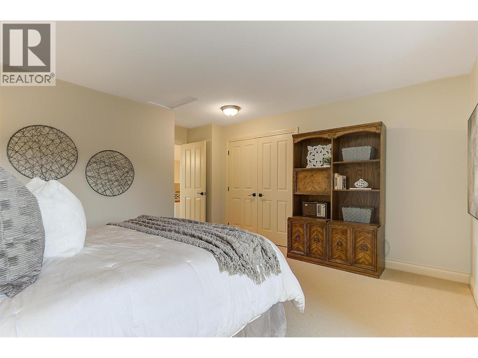 3875 Gallaghers Parkway, Kelowna, BC - Indoor Photo Showing Bedroom