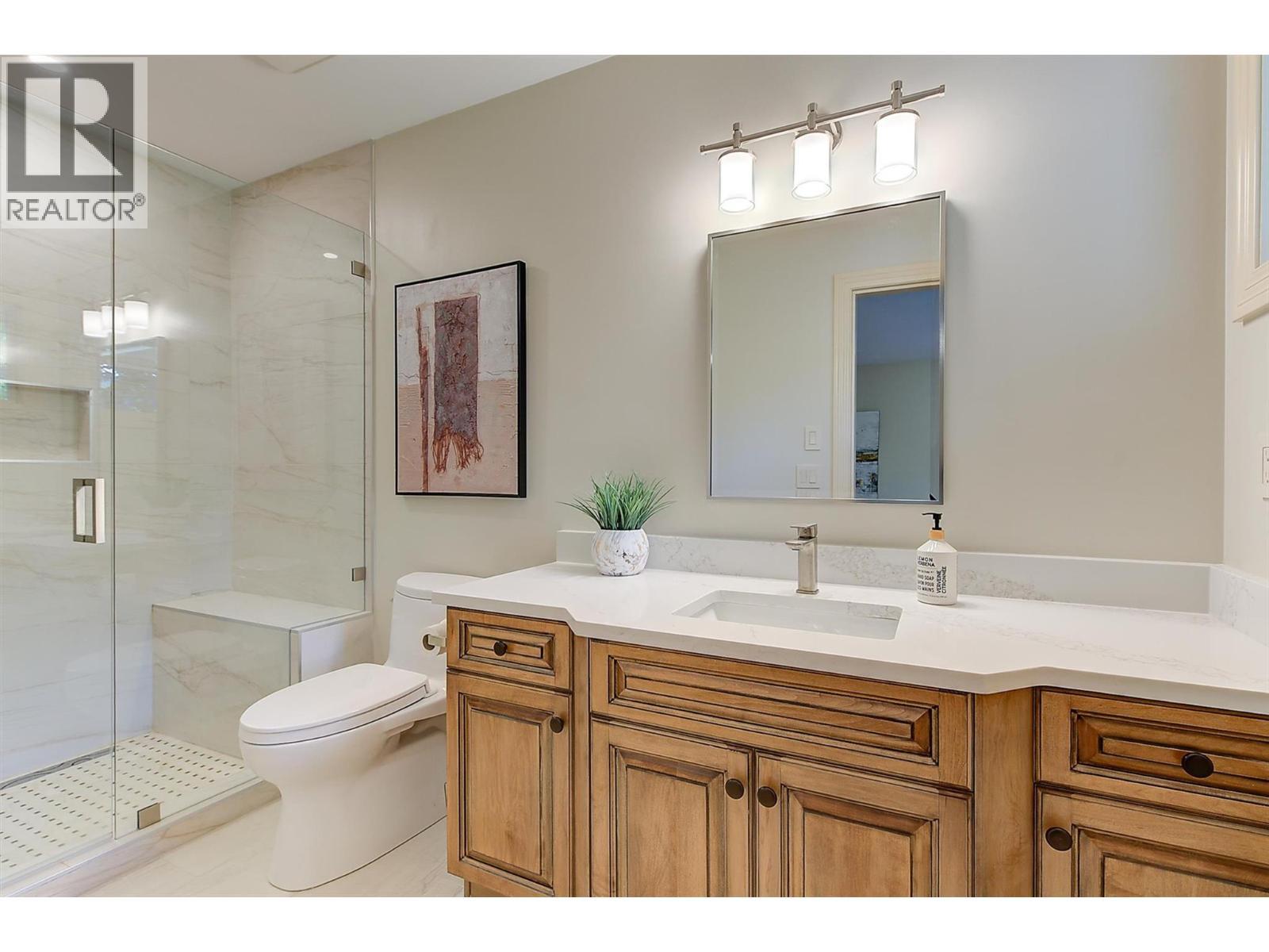 3875 Gallaghers Parkway, Kelowna, BC - Indoor Photo Showing Bathroom