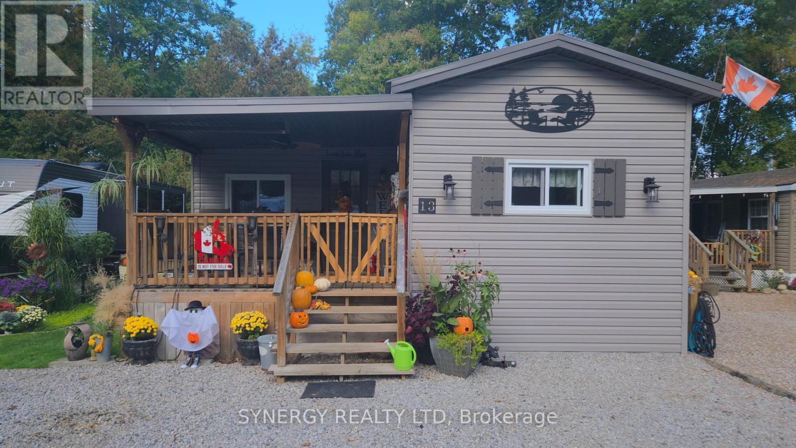 24749 Park Street, Strathroy-Caradoc (Sw), ON - Outdoor