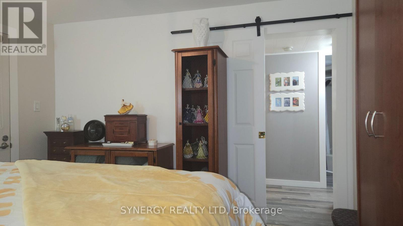 24749 Park Street, Strathroy-Caradoc (Sw), ON - Indoor Photo Showing Bedroom