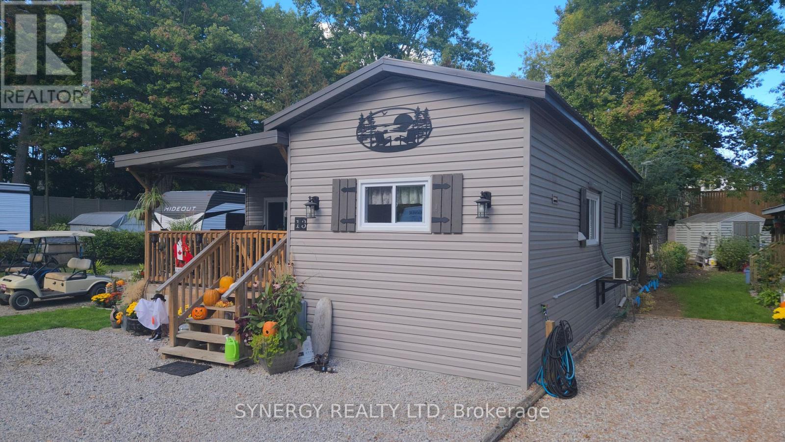 24749 Park Street, Strathroy-Caradoc (Sw), ON - Outdoor