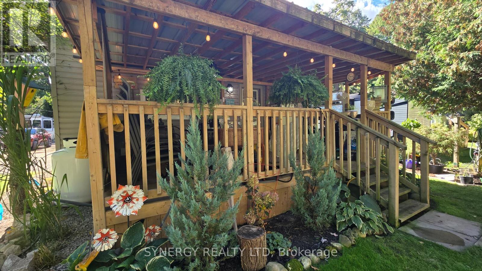 24749 Park Street, Strathroy-Caradoc (Sw), ON - Outdoor