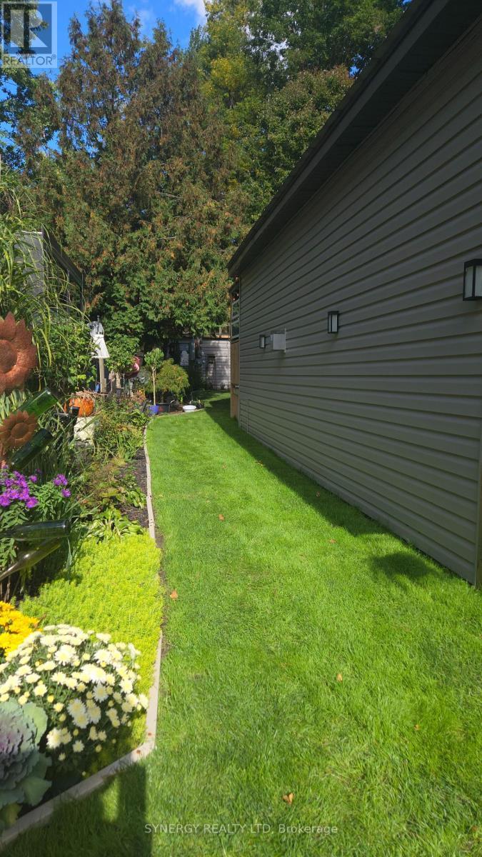 24749 Park Street, Strathroy-Caradoc (Sw), ON - Outdoor