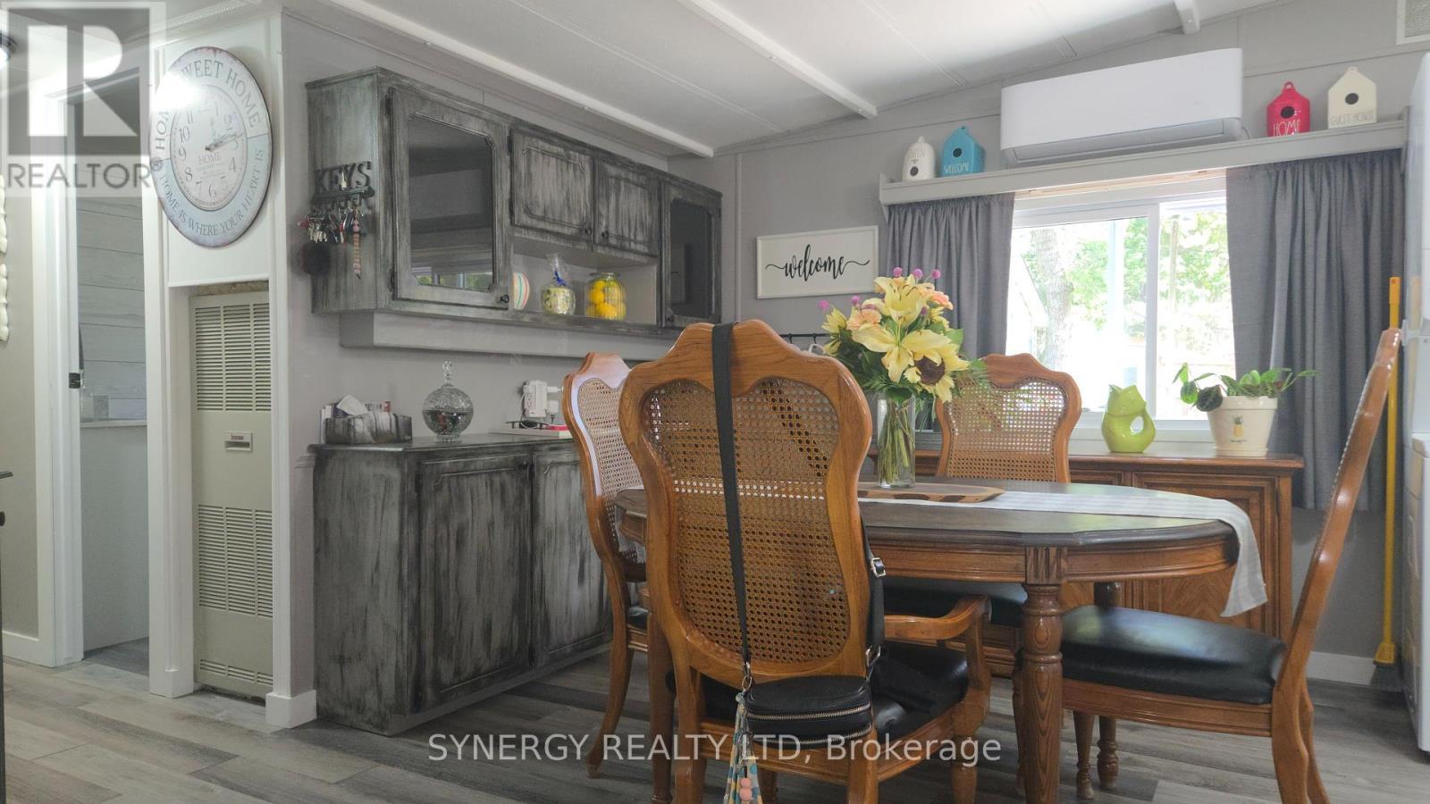 24749 Park Street, Strathroy-Caradoc (Sw), ON - Indoor Photo Showing Dining Room