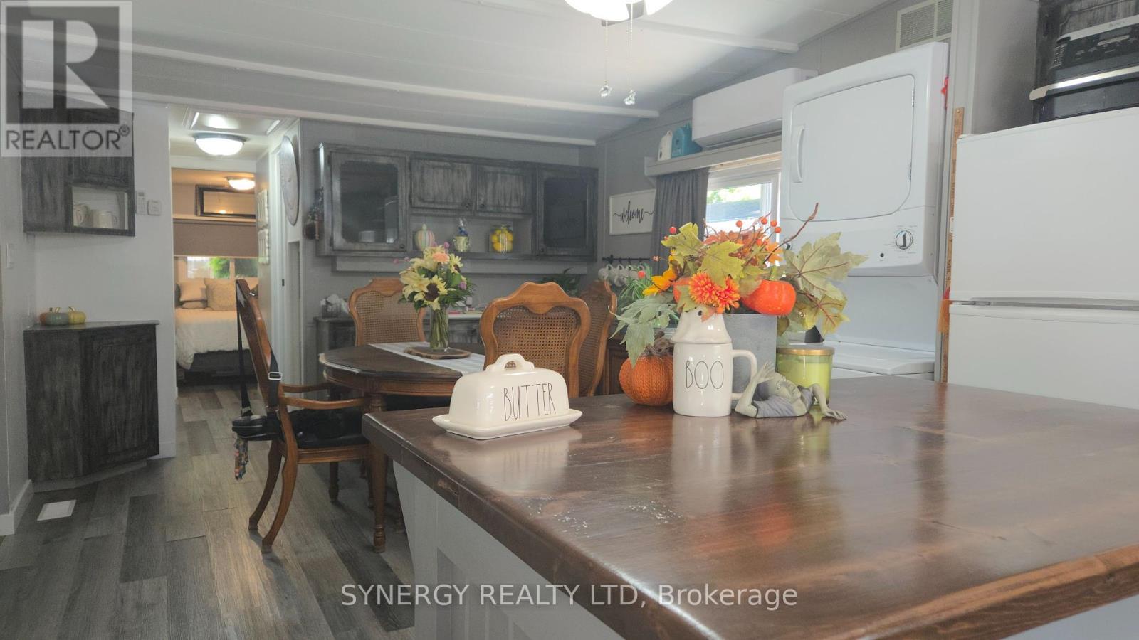 24749 Park Street, Strathroy-Caradoc (Sw), ON - Indoor Photo Showing Dining Room