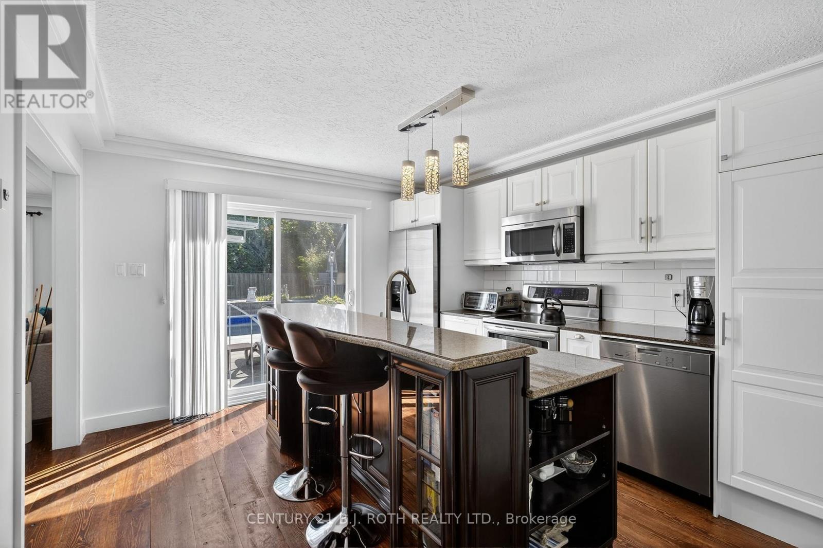 209846 26 Highway, Blue Mountains, ON - Indoor Photo Showing Kitchen With Upgraded Kitchen