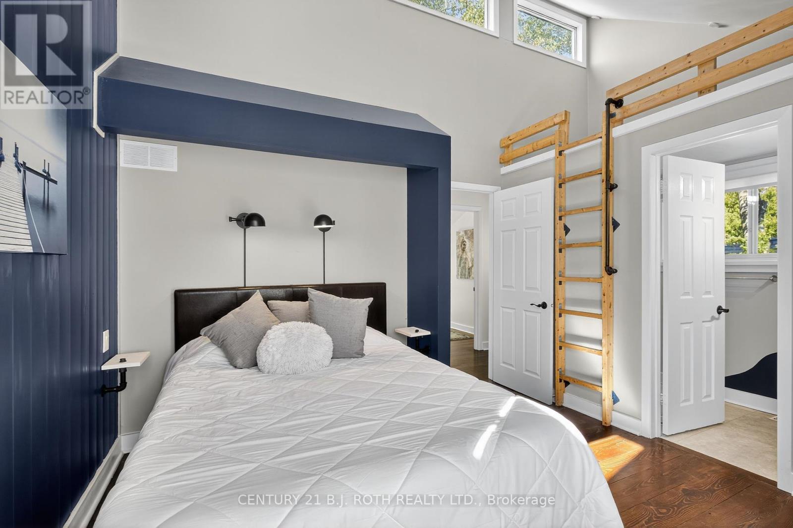 209846 26 Highway, Blue Mountains, ON - Indoor Photo Showing Bedroom