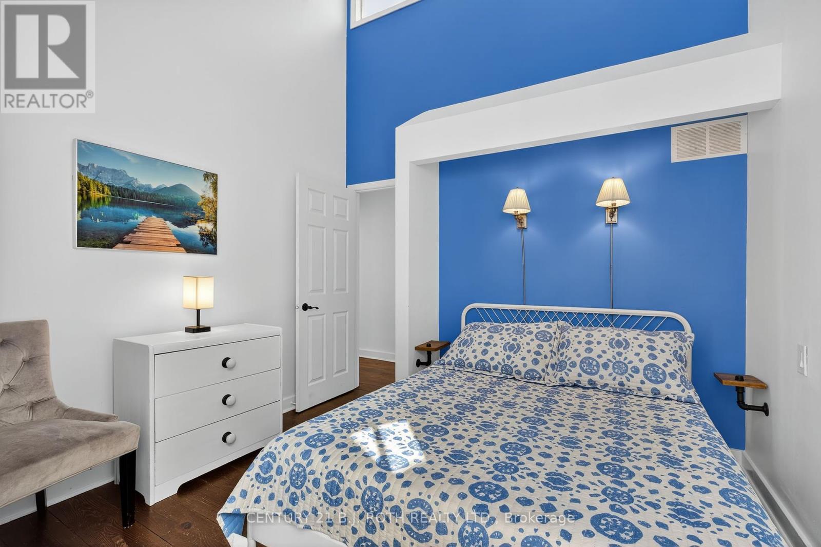 209846 26 Highway, Blue Mountains, ON - Indoor Photo Showing Bedroom