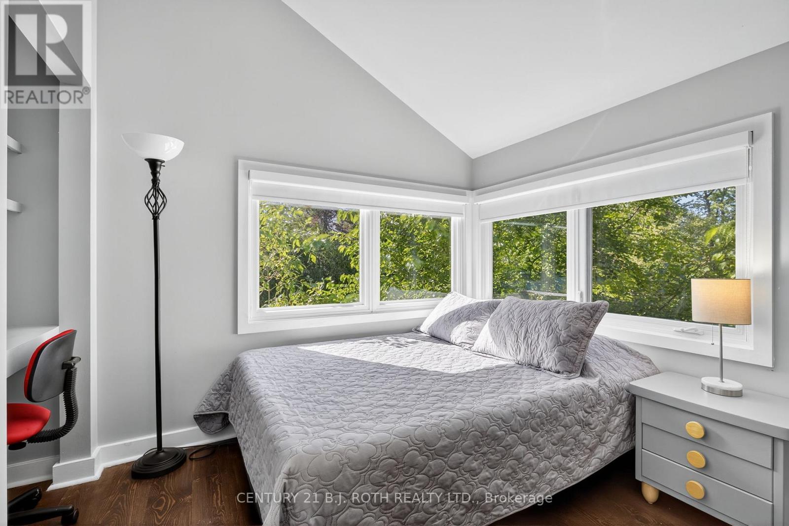209846 26 Highway, Blue Mountains, ON - Indoor Photo Showing Bedroom