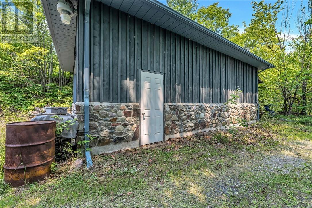 696 Pine Cone, Skead, ON