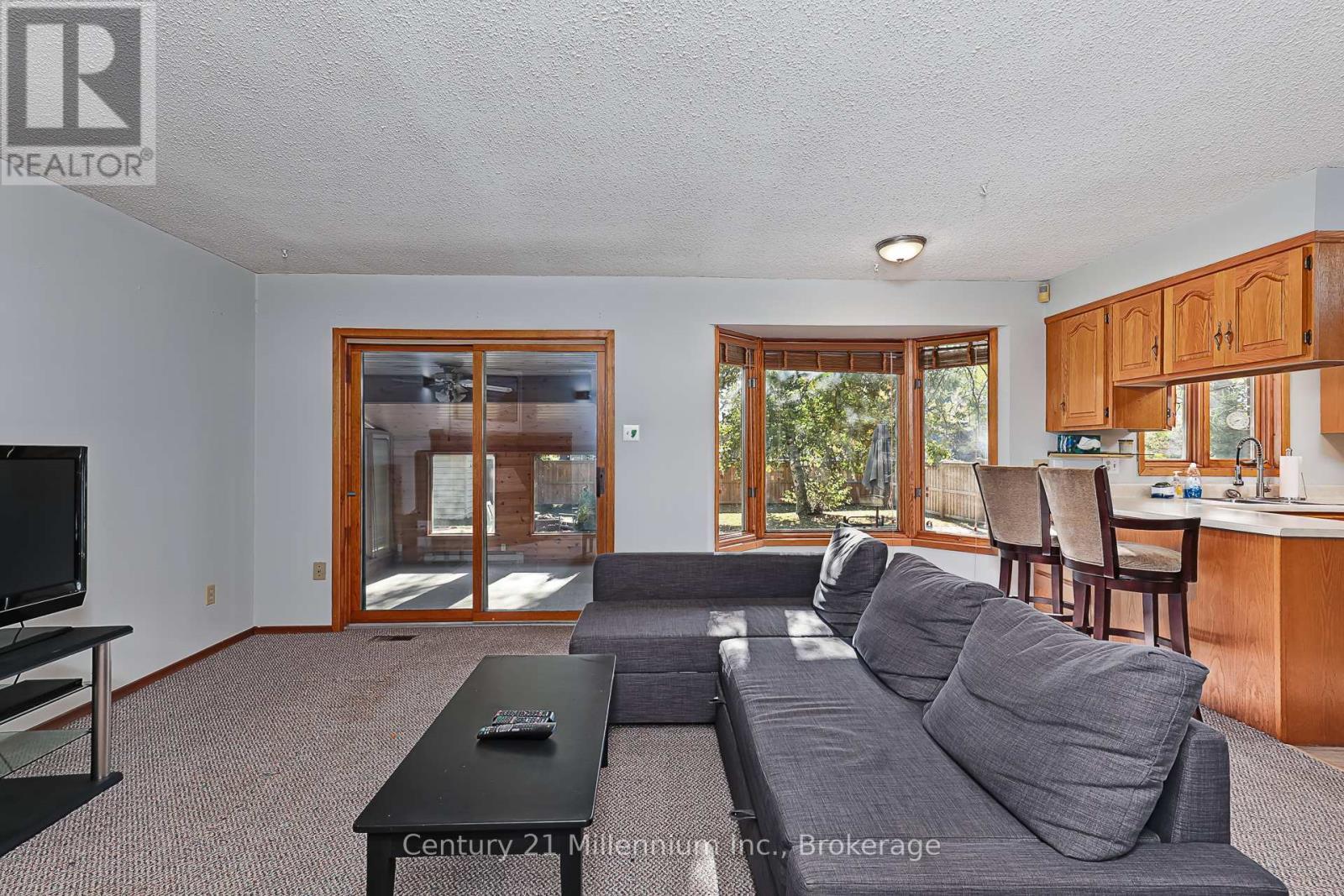 213 Jane Street, Clearview (Stayner), ON - Indoor Photo Showing Living Room