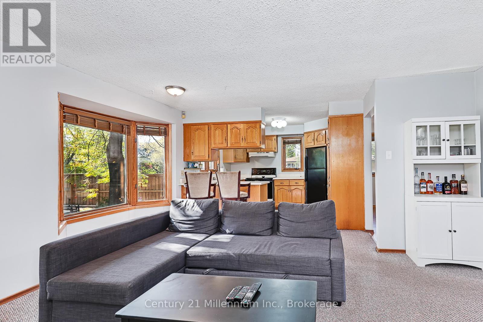 213 Jane Street, Clearview (Stayner), ON - Indoor Photo Showing Living Room