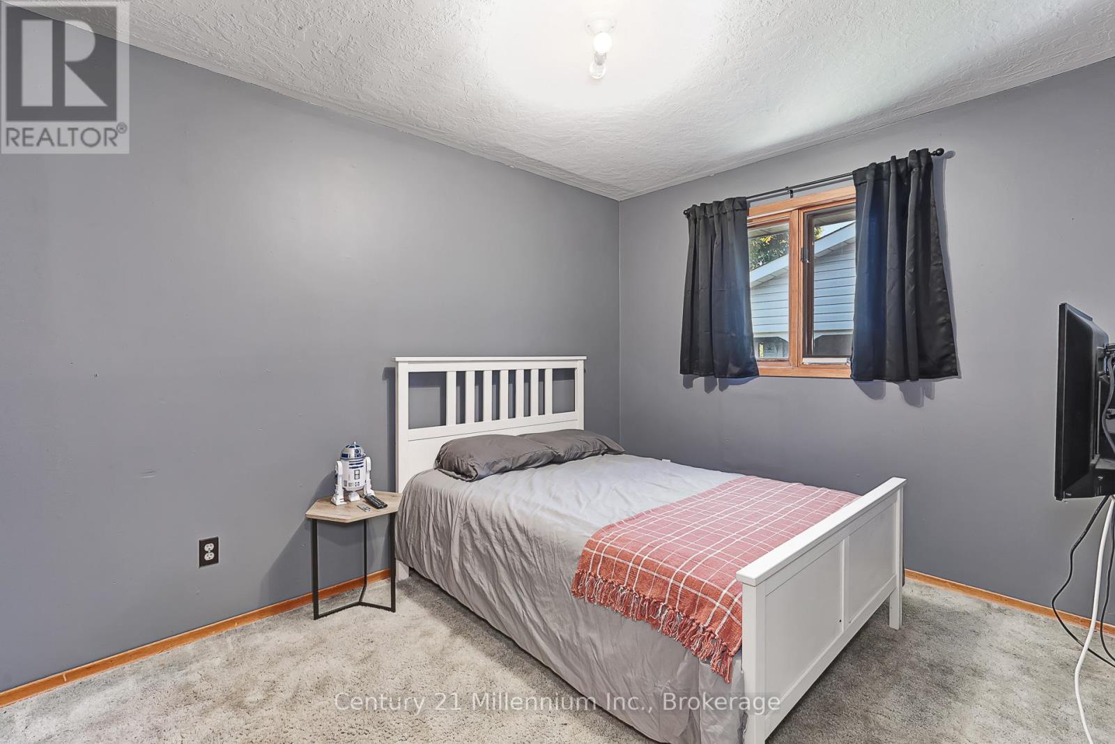 213 Jane Street, Clearview (Stayner), ON - Indoor Photo Showing Bedroom