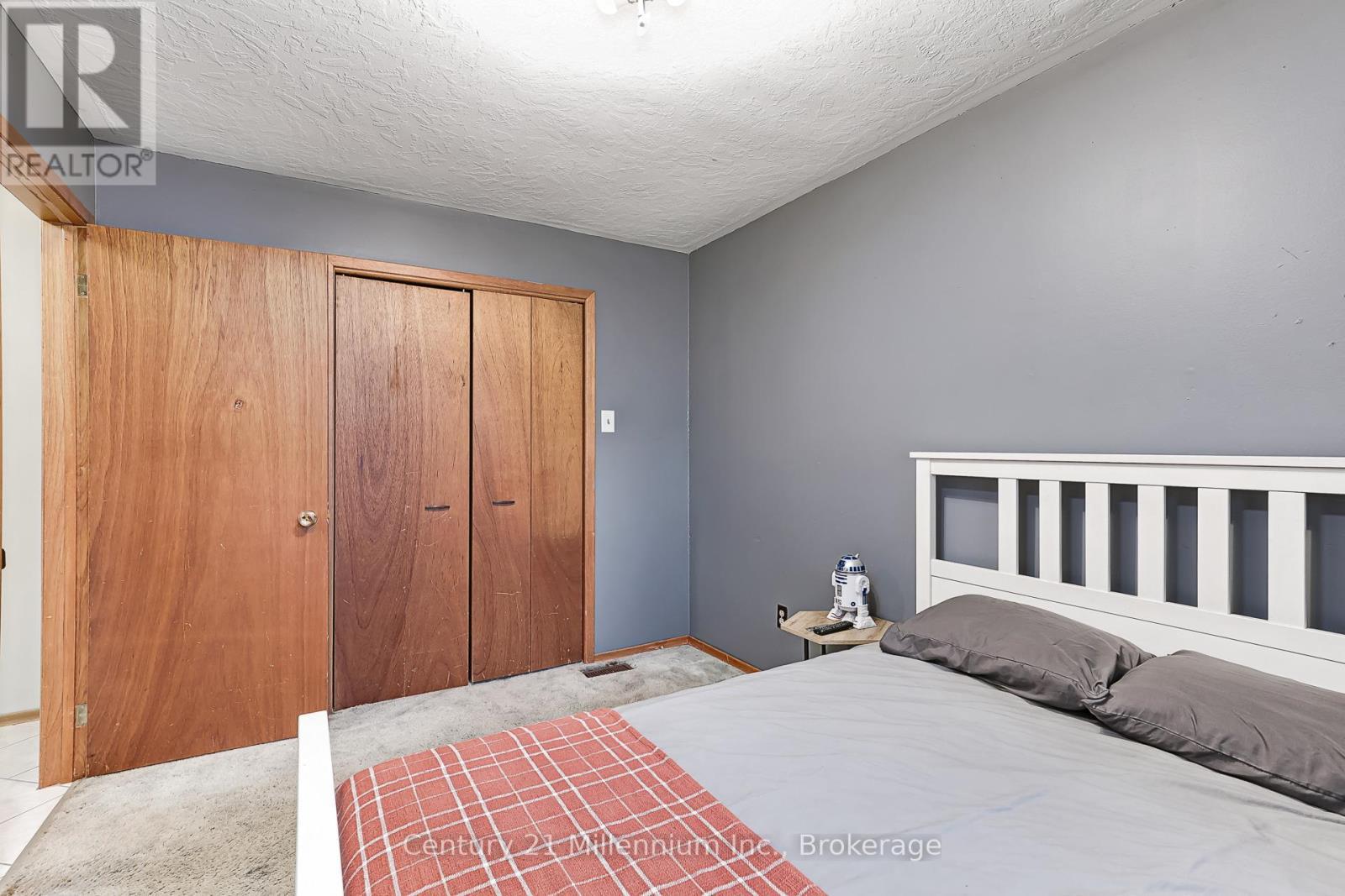 213 Jane Street, Clearview (Stayner), ON - Indoor Photo Showing Bedroom