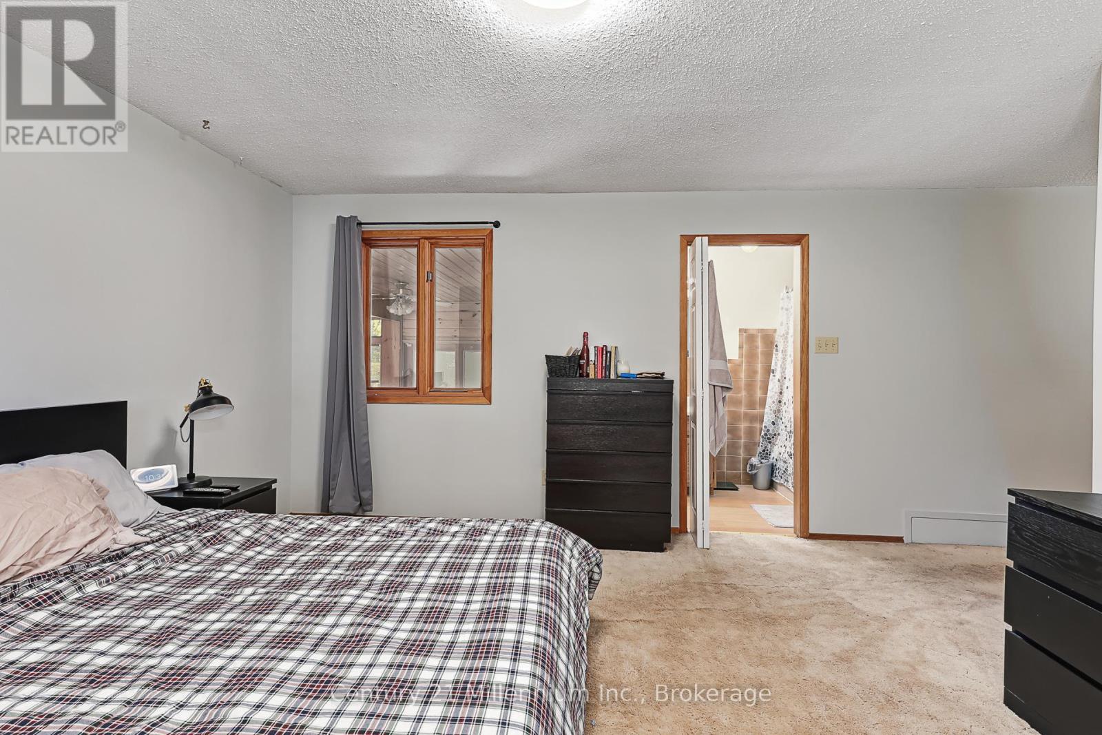 213 Jane Street, Clearview (Stayner), ON - Indoor Photo Showing Bedroom