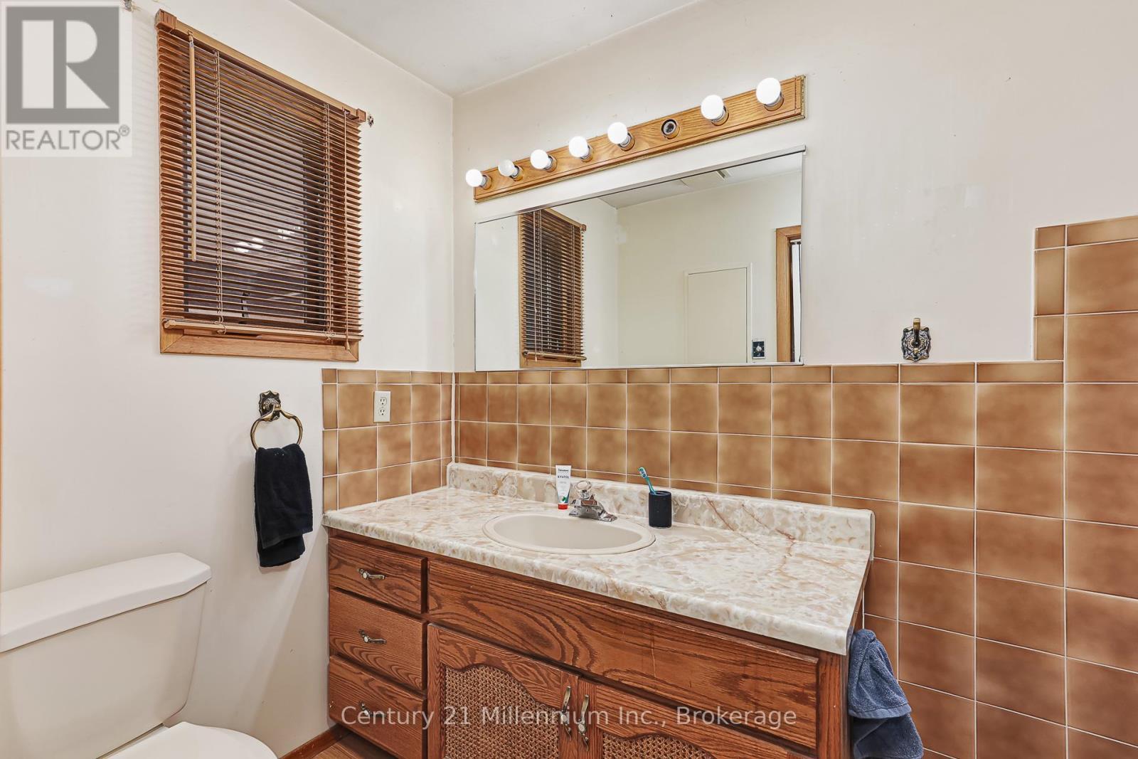 213 Jane Street, Clearview (Stayner), ON - Indoor Photo Showing Bathroom