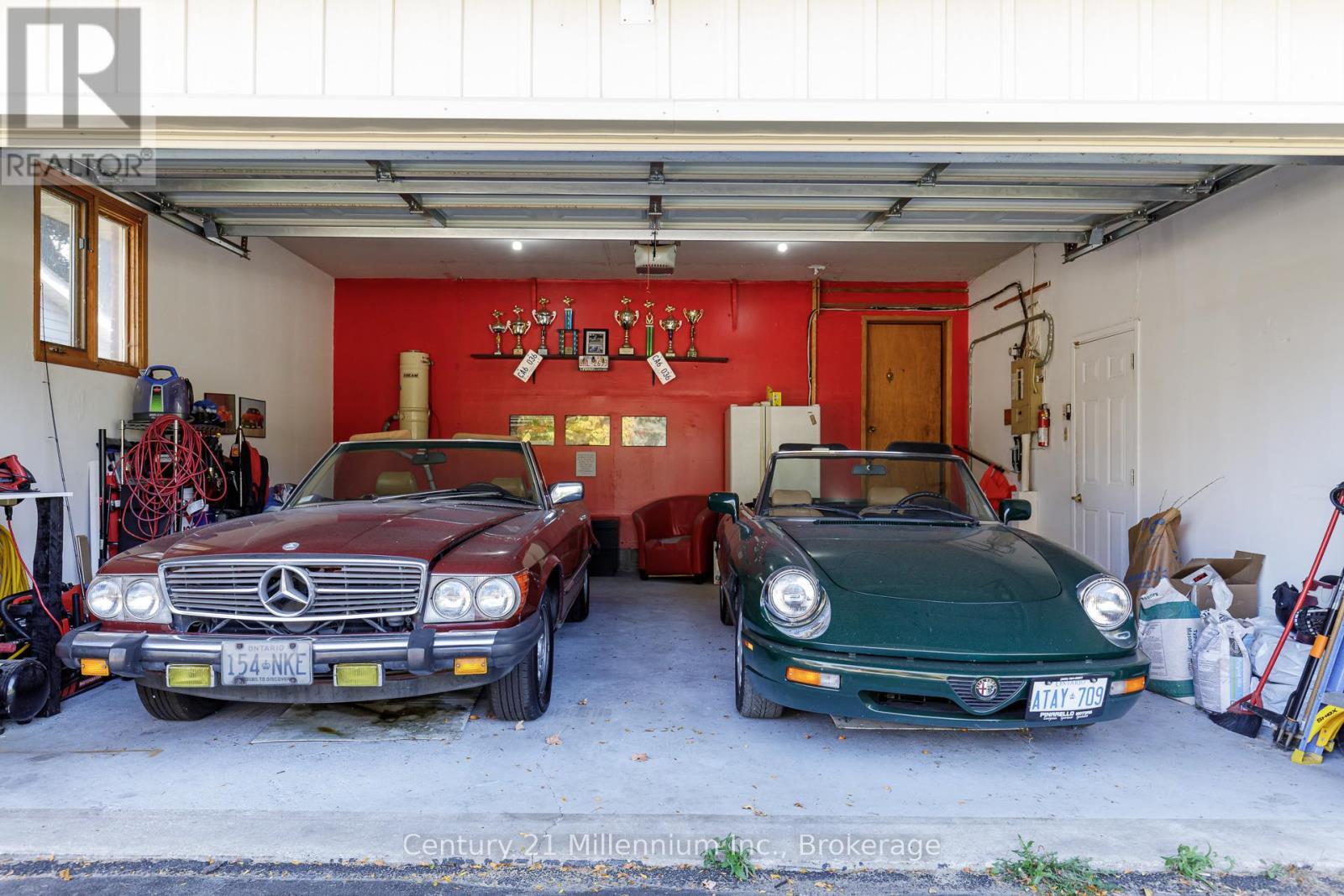 213 Jane Street, Clearview (Stayner), ON - Indoor Photo Showing Garage