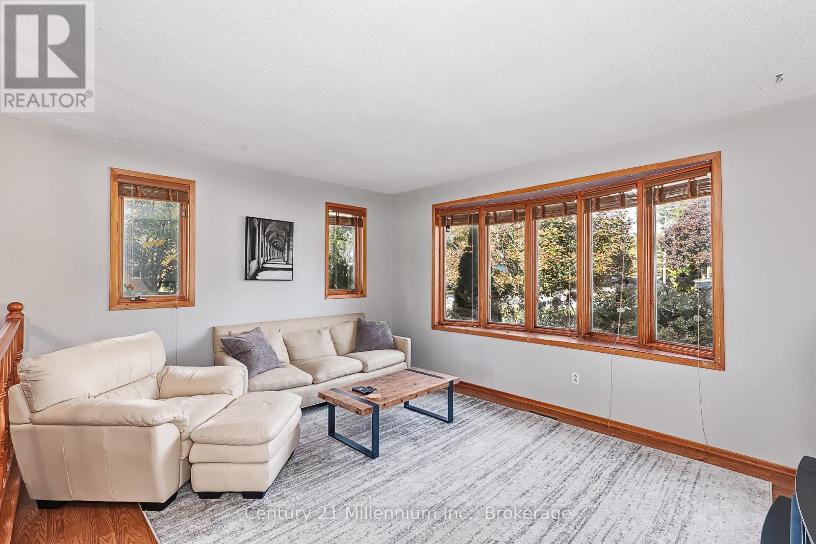 213 Jane Street, Clearview (Stayner), ON - Indoor Photo Showing Living Room