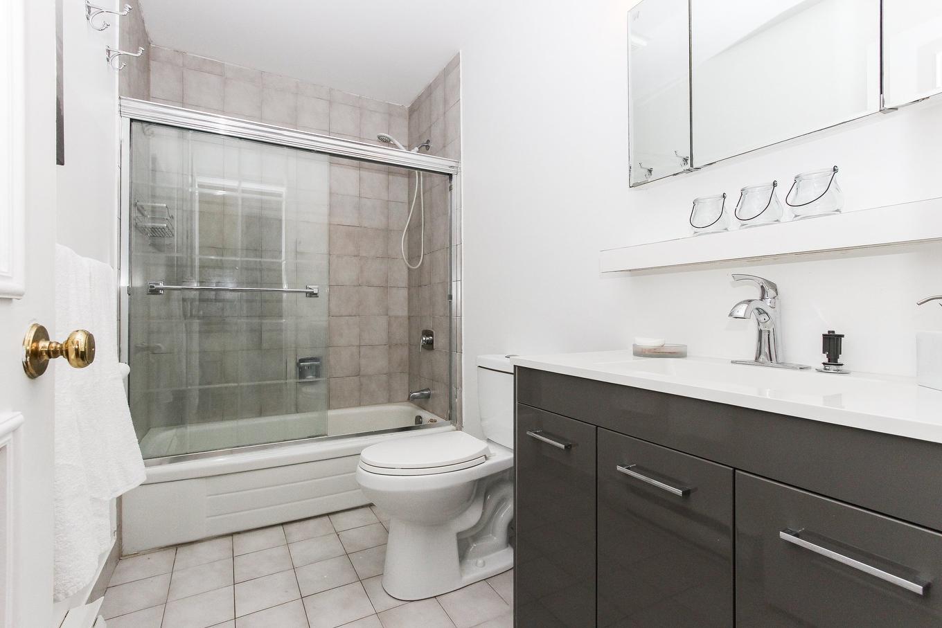 Bathroom - 1-3491 Rue Durocher, Montréal (Le Plateau-Mont-Royal), QC - Indoor Photo Showing Bathroom