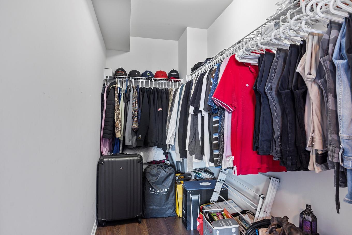 Walk-in closet - 3-555 Av. Forest, Pincourt, QC - Indoor With Storage