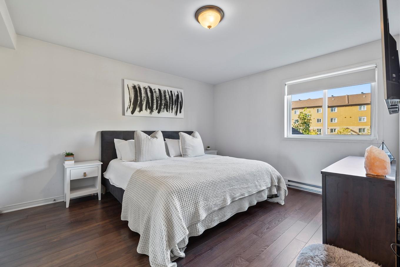 Primary bedroom - 3-555 Av. Forest, Pincourt, QC - Indoor Photo Showing Bedroom