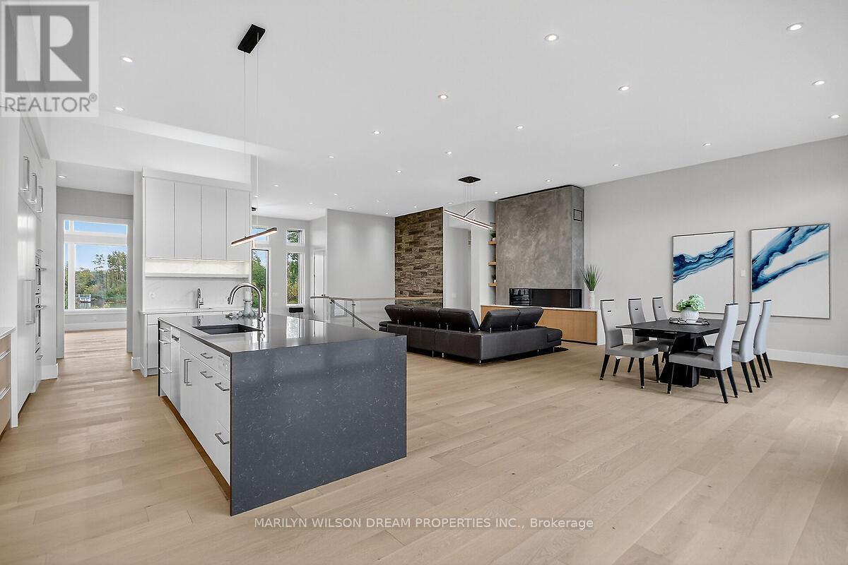 1070 Green Jacket Crescent, Ottawa, ON - Indoor Photo Showing Kitchen With Upgraded Kitchen