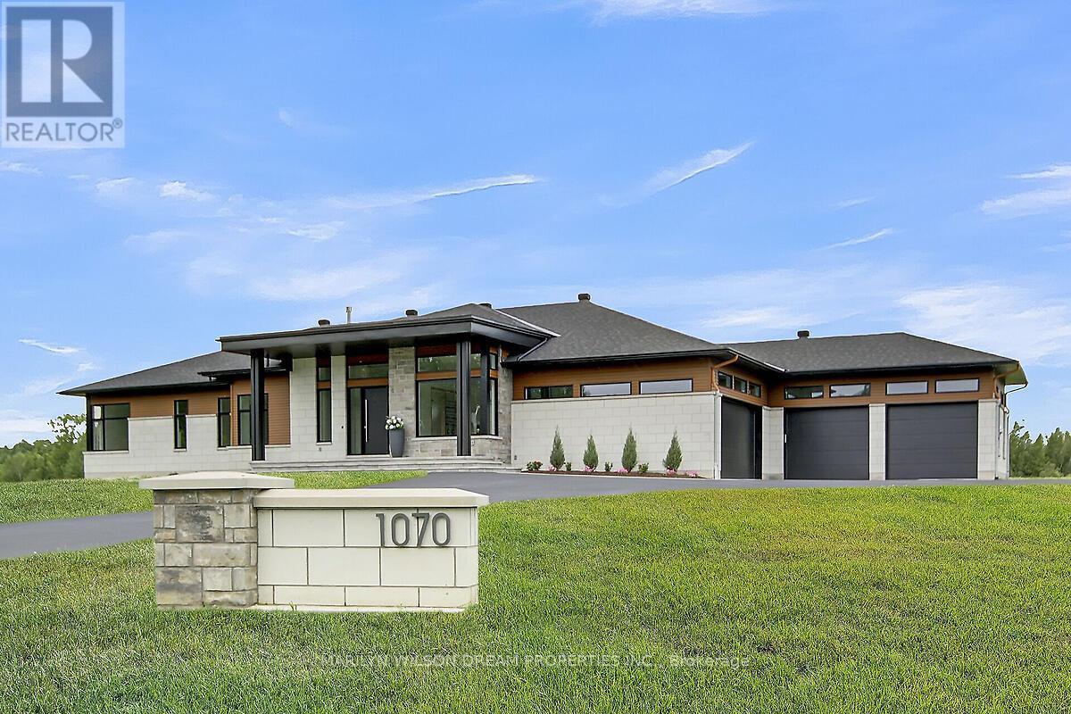 1070 Green Jacket Crescent, Ottawa, ON - Outdoor