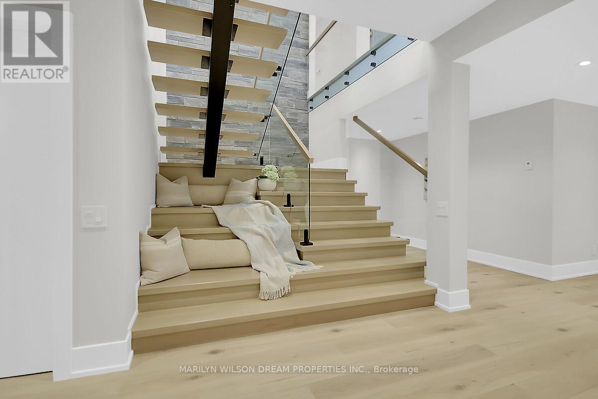 1070 Green Jacket Crescent, Ottawa, ON - Indoor Photo Showing Other Room