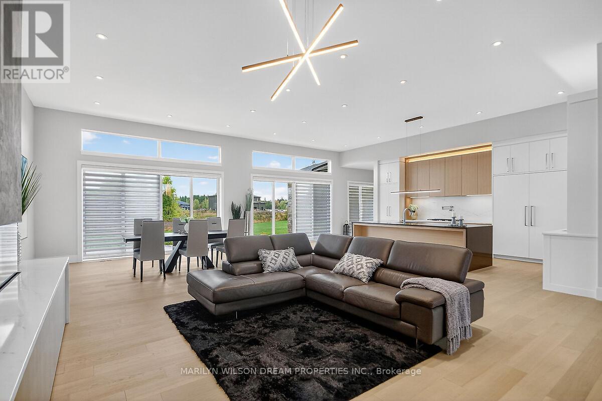1070 Green Jacket Crescent, Ottawa, ON - Indoor Photo Showing Living Room