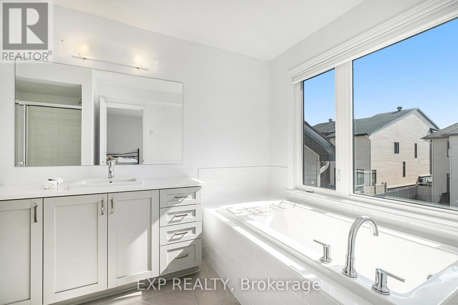 519 Triangle Street, Ottawa, ON - Indoor Photo Showing Bathroom